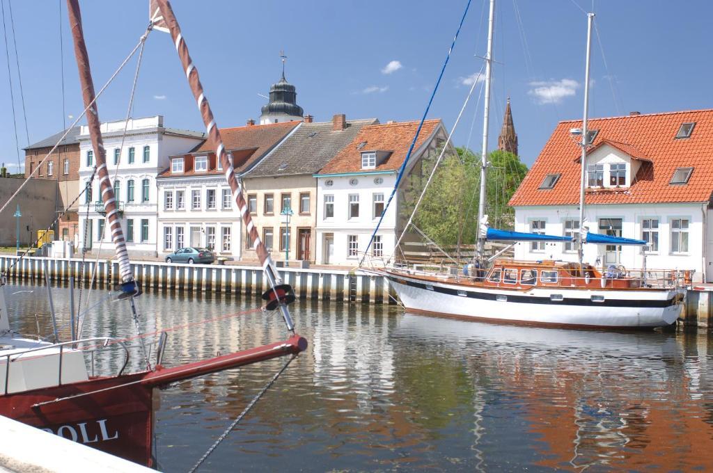 Hafenhotel Pommernyacht Ueckermünde Habitación foto