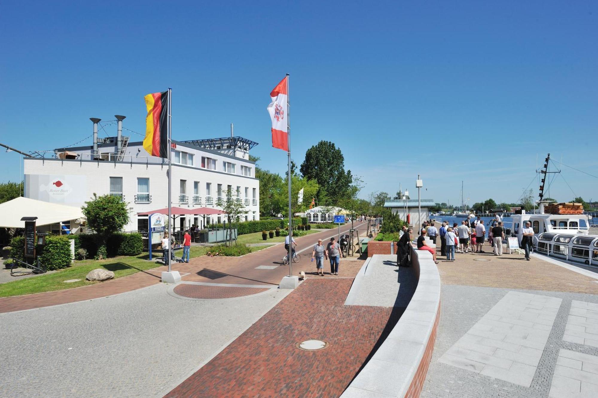 Hafenhotel Pommernyacht Ueckermünde Exterior foto